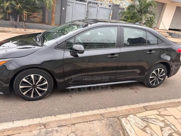 Toyota Corolla LE 2023 Black · Photo 1