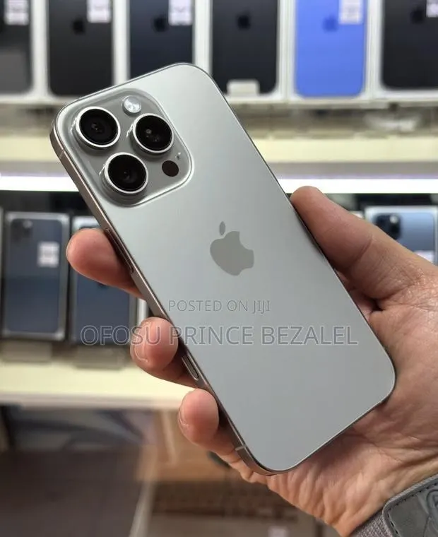 Apple iPhone 16 Pro 512 GB Gray · Photo 1
