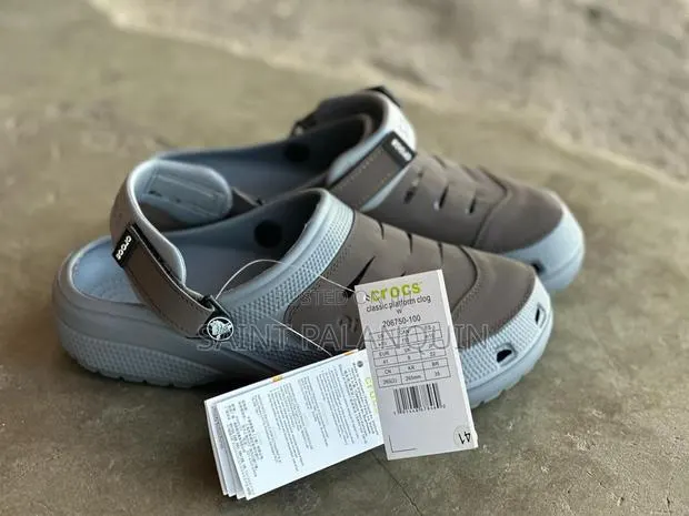 Crocs Sandals · Photo 1