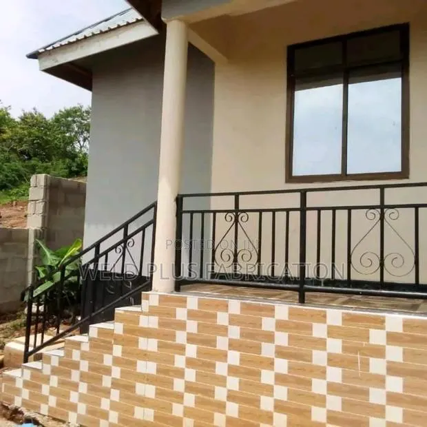 Simple Balcony Design · Photo 1