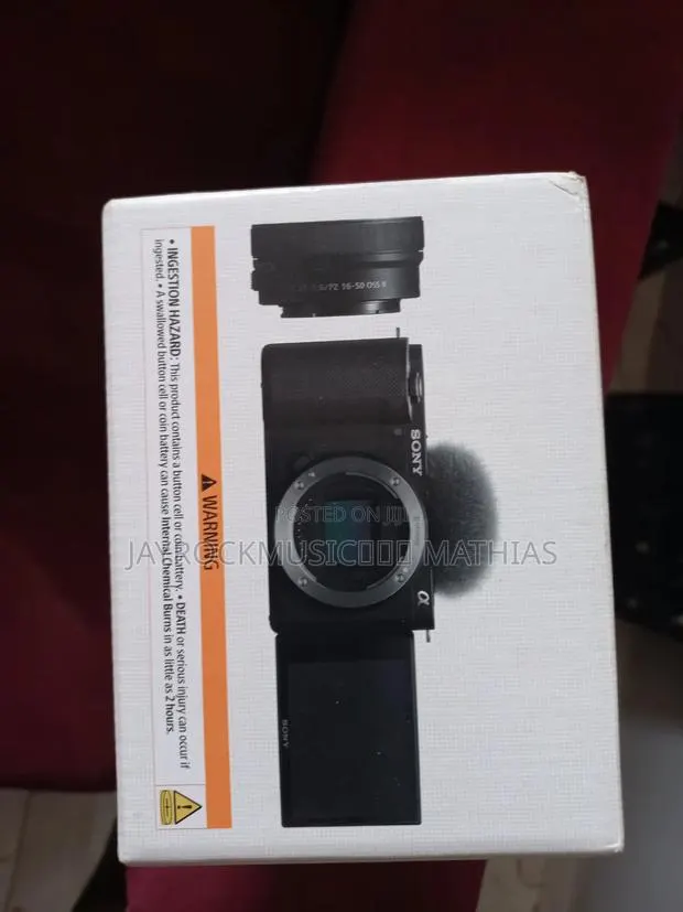 Sony Zv-E10 Camera With Kit Lens · Photo 1