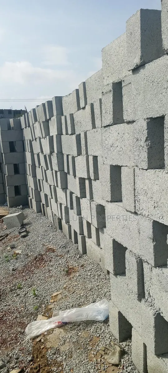 5" Solid Blocks for Sale in Accra · Photo 1