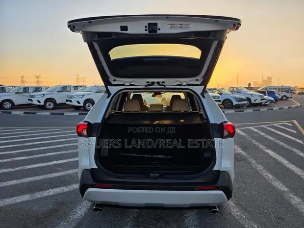 New Toyota RAV4 2025 White · Photo 1
