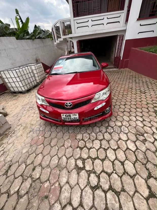 Toyota Camry 2014 Red · Photo 1