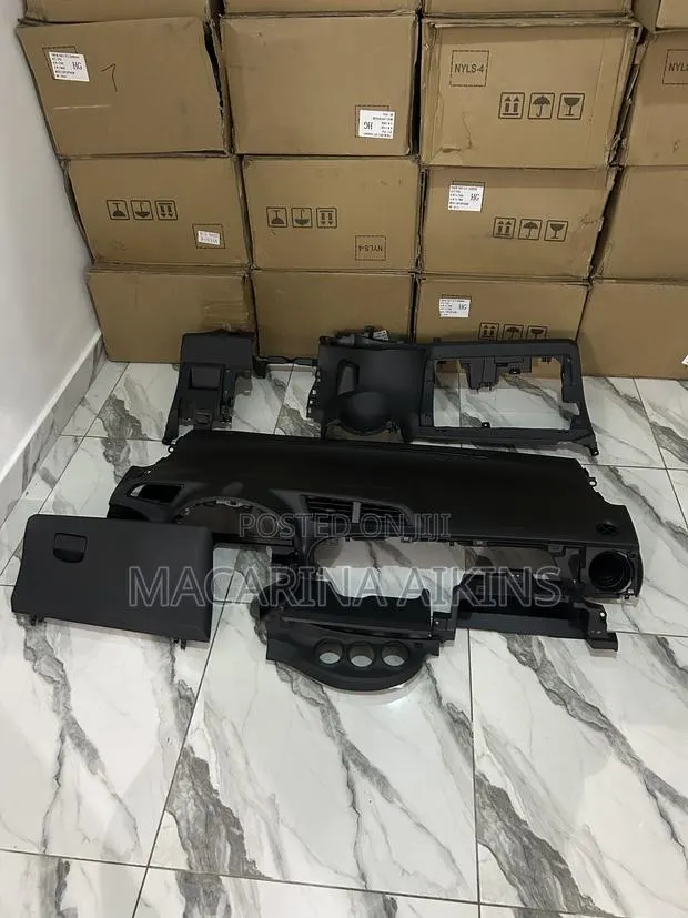 Toyota Vitz Dashboard · Photo 1