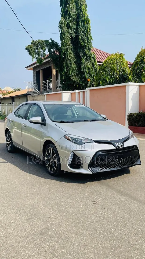 Toyota Corolla SE Special Edition 4dr Sedan (1.8L 4cyl CVT) 2017 Silver · Photo 1