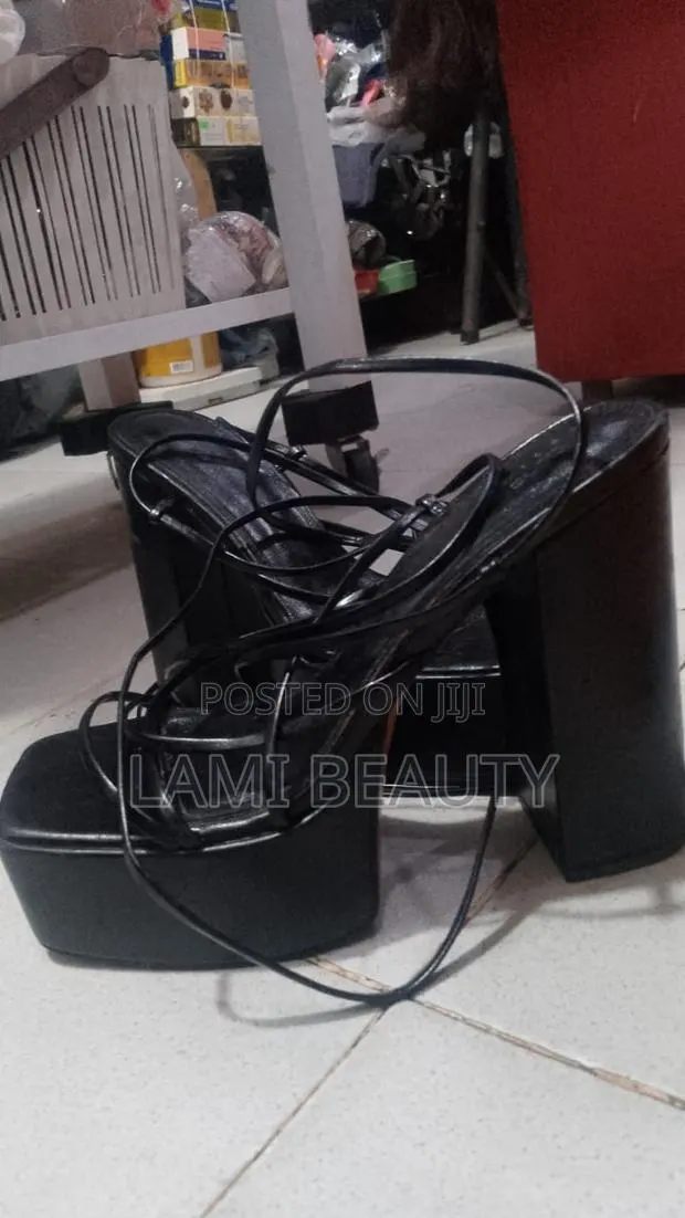 Black Balanced , Light and Comfortable Platform Sandals · Photo 1