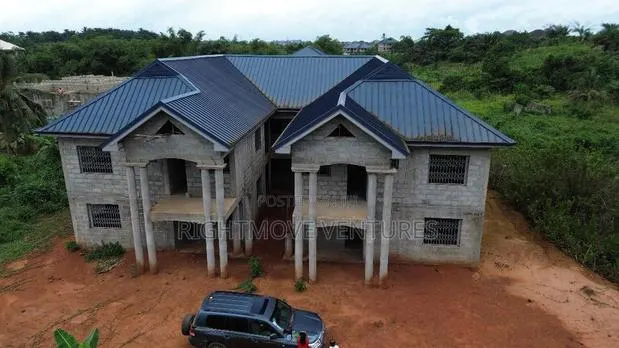 Uncompleted 20 Bedrooms Building For Sale At Takroadi Anaji · Photo 1