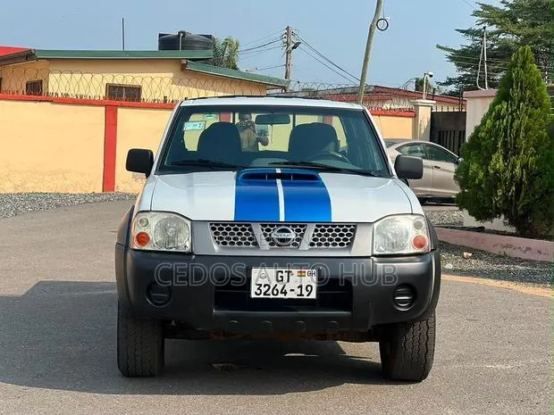 Nissan Hardbody 2019 White · Photo 1