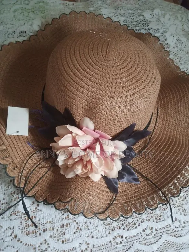 Ladies Hat · Photo 1