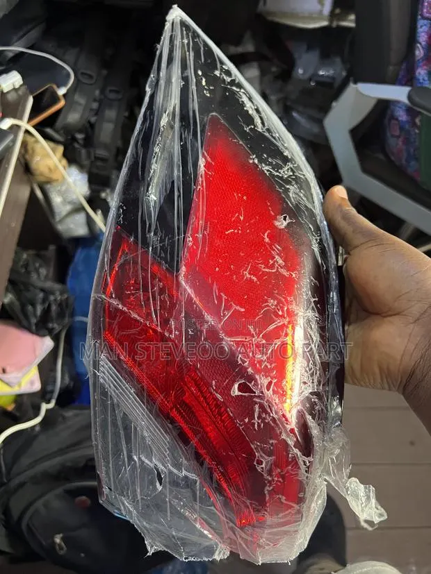 Toyota Rav4 Tail Light Pair 2019-2020 · Photo 1