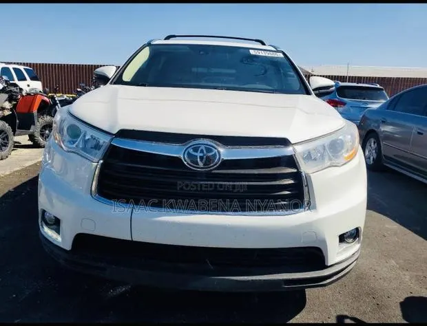 Toyota Highlander XLE 4dr SUV AWD (3.5L 6cyl 6A) 2015 Off white · Photo 1