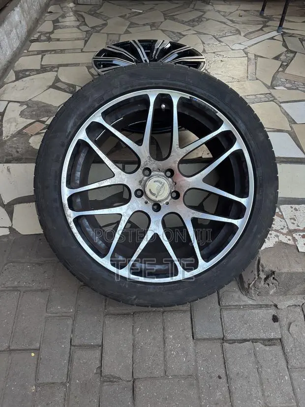 Rim With Tyre · Photo 1