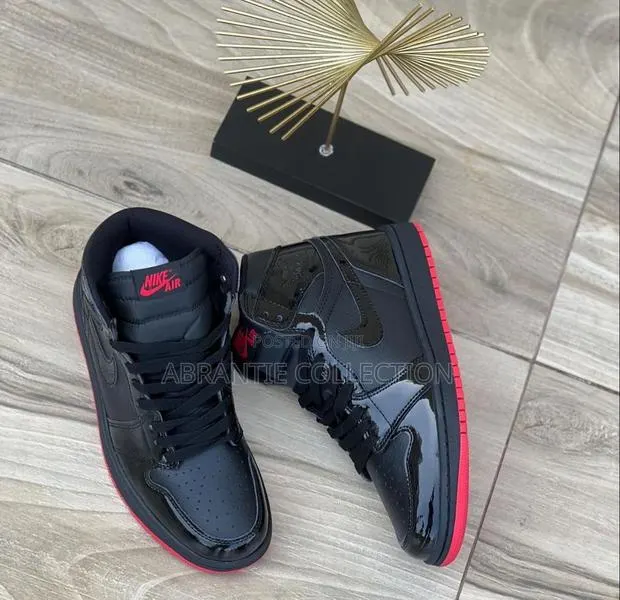 Nike Air Jordan Retro 1OG Patent · Photo 1