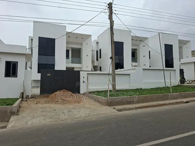 4bdrm House in Abenlenkpe, Lincoln School Area for sale · Photo 1