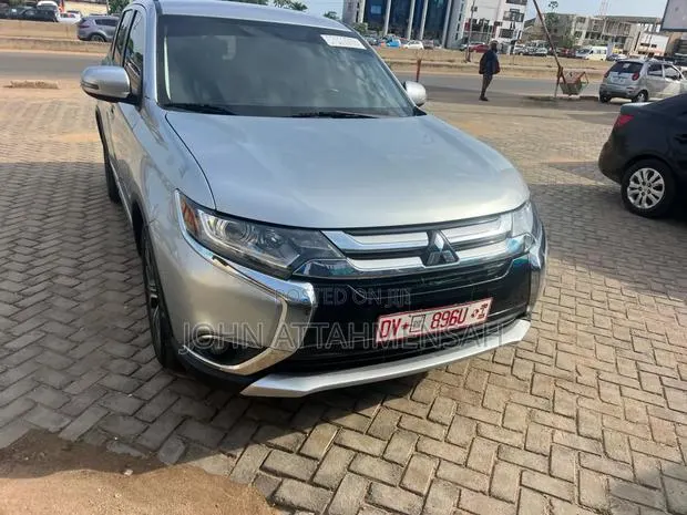 Mitsubishi Outlander 2.0 PHEV AWD 2017 Silver