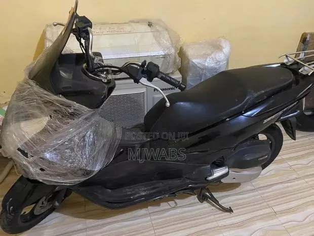 Motorcycle 2022 Black · Photo 1