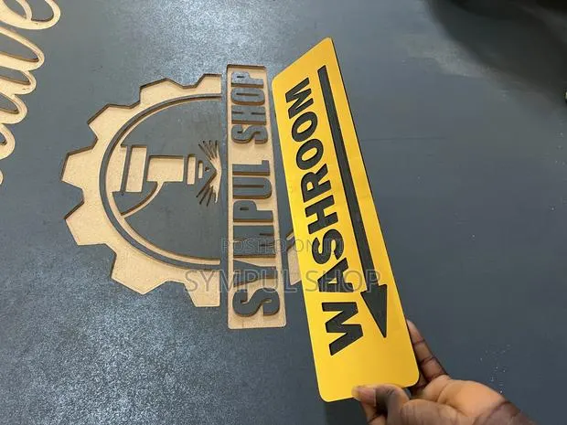 CNC Door Labels Engraving · Photo 1