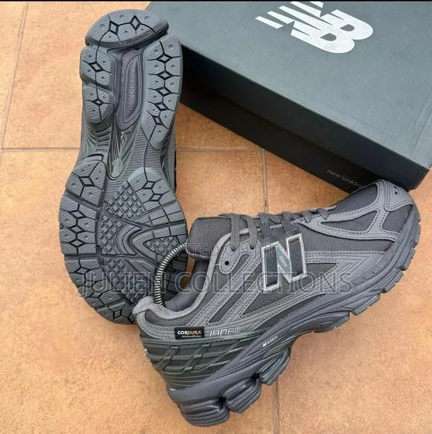 New Balance 1906 · Photo 1