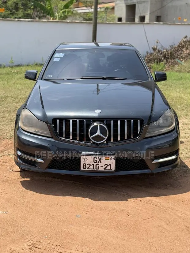 Mercedes-Benz C250 2012 Black · Photo 1