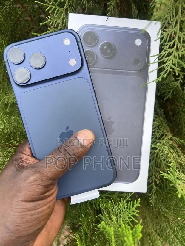 Apple iPhone 17 Pro Max 512 GB Blue · Photo 1