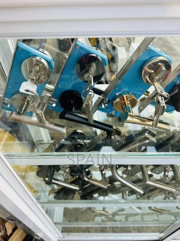 Heavy Separate Door Lock With Handle Locks · Photo 1