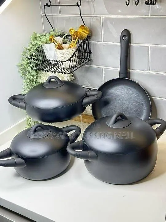 Matte Black Cookware Set (4-Piece) · Photo 1
