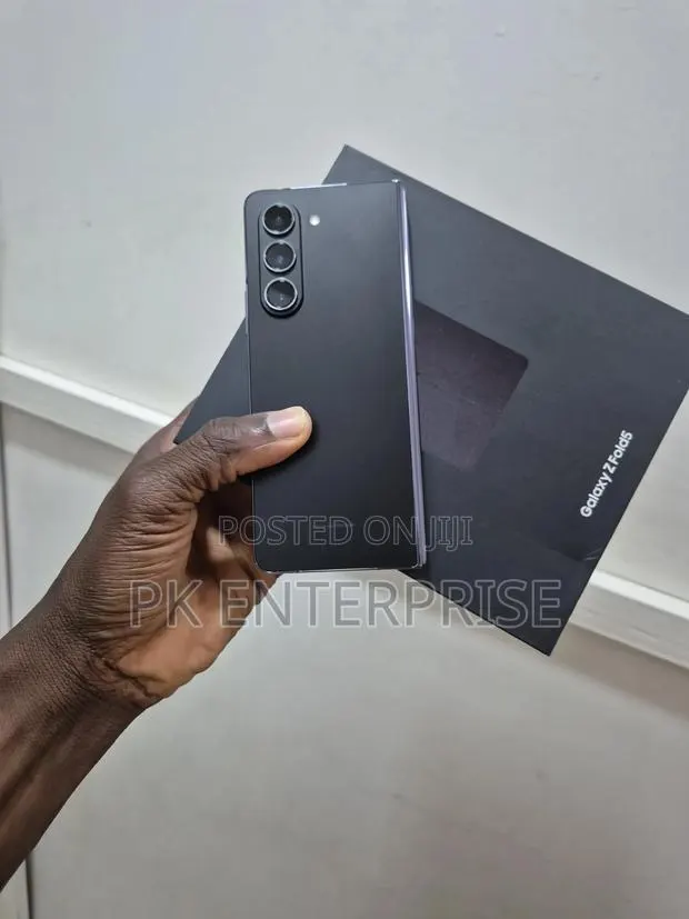 New Samsung Galaxy Z Fold 5 512 GB Black · Photo 1