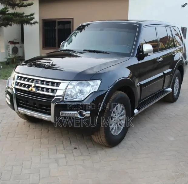 Mitsubishi Pajero 2013 Black · Photo 2