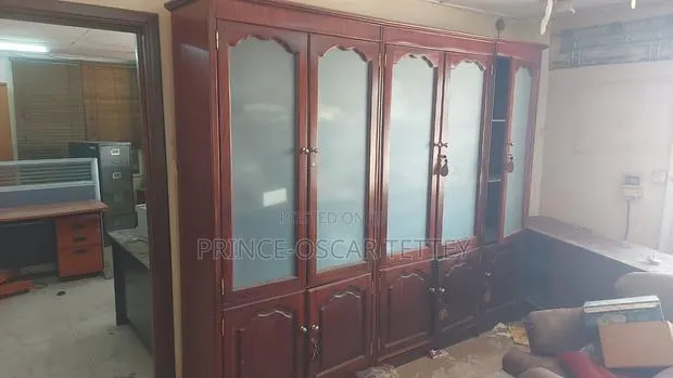 5 Doors Wardrobe · Photo 1