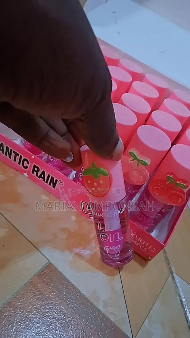 Scented Lip Gloss/Oil · Photo 1