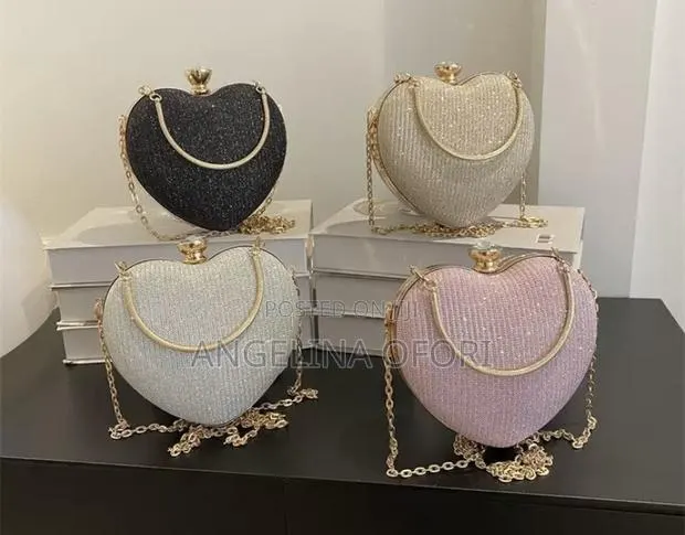 Heart Shaped Clutch · Photo 1
