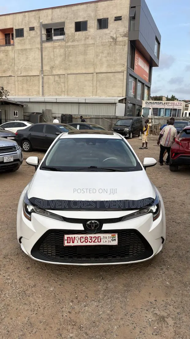 Toyota Corolla LE 2020 White · Photo 1