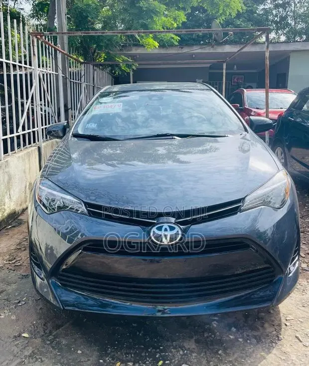 Toyota Corolla 2019 Beige · Photo 1