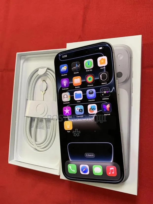Apple iPhone 17 Pro Max 256 GB Silver · Photo 1