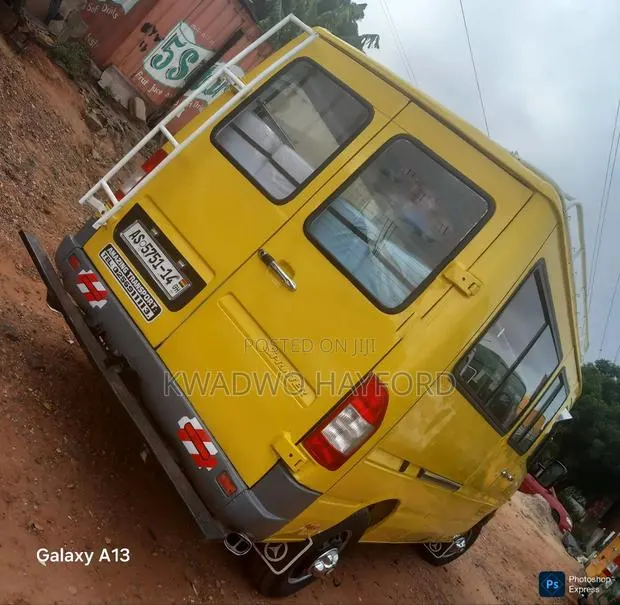 Mercedes-Benz Sprinter 2009 Yellow · Photo 1