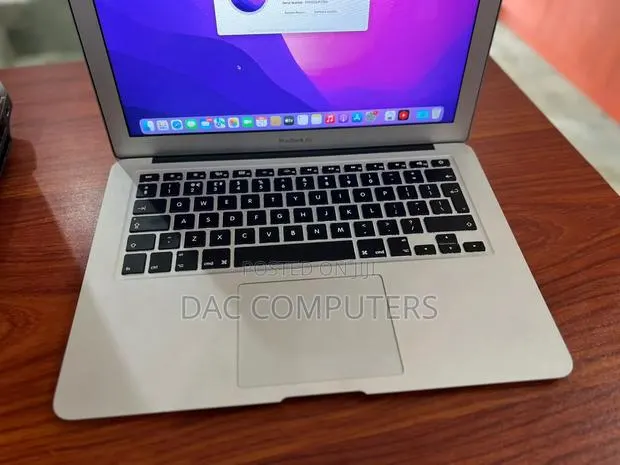 Laptop Apple MacBook Air 8GB Intel Core i5 SSD 128GB · Photo 1