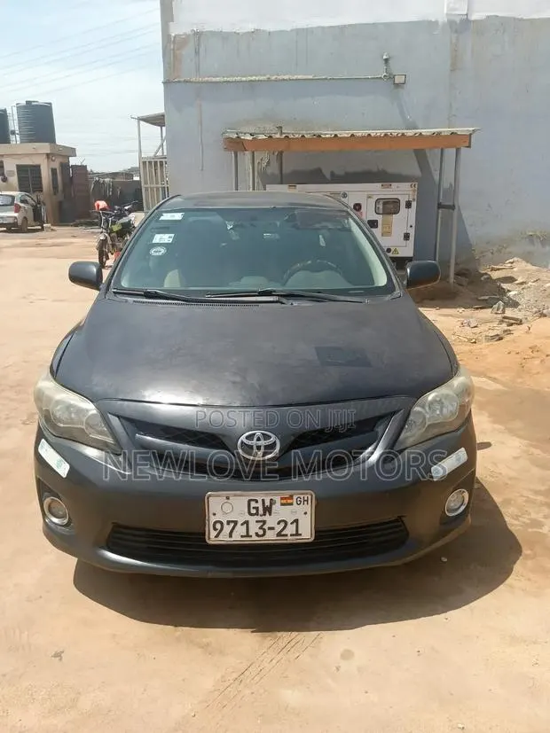 Toyota Corolla S 5-Speed 2013 Black · Photo 1
