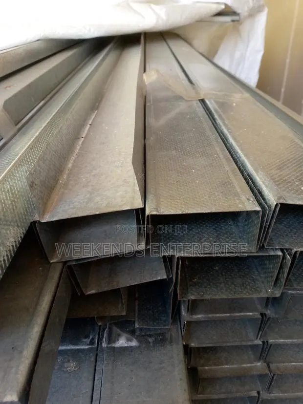 75mm/50mm Metal Track and Studs · Photo 1