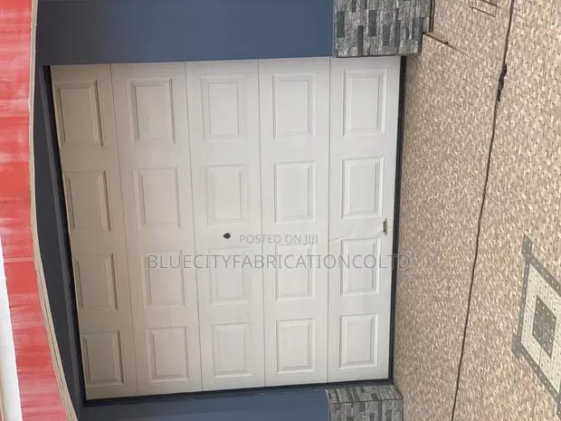 Double Garage Doors · Photo 1