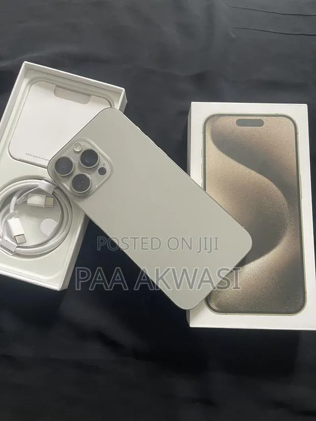 Apple iPhone 15 Pro Max 256 GB Silver · Photo 1