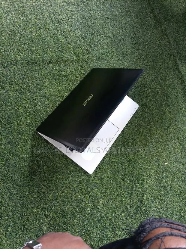 New Laptop Asus A42JV 4GB Intel Core I3 SSD 500GB · Photo 1