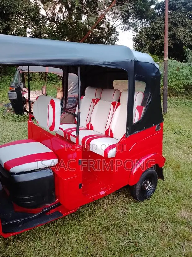 Bajaj RE 2024 Red · Photo 1