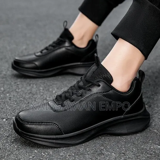 Black Footwear · Photo 1