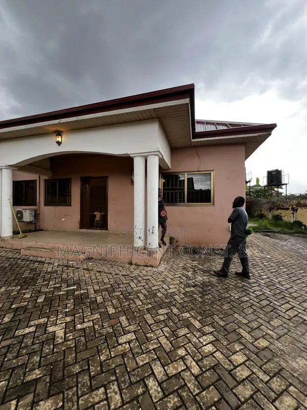 3bdrm House in Lakeside, Ashaley Botwe for rent · Photo 1
