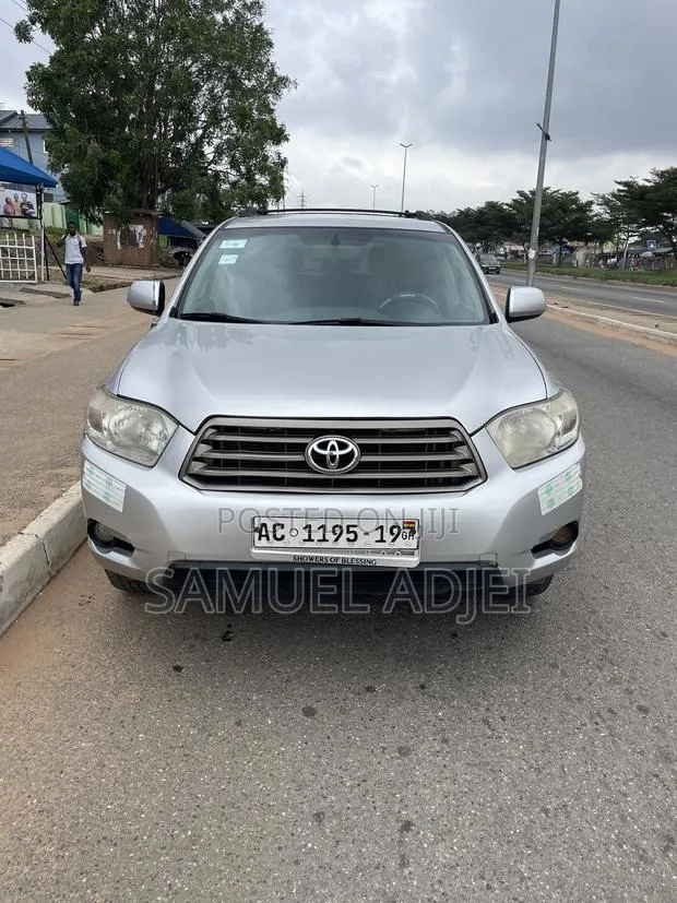 Toyota Highlander 2012 Silver · Photo 1