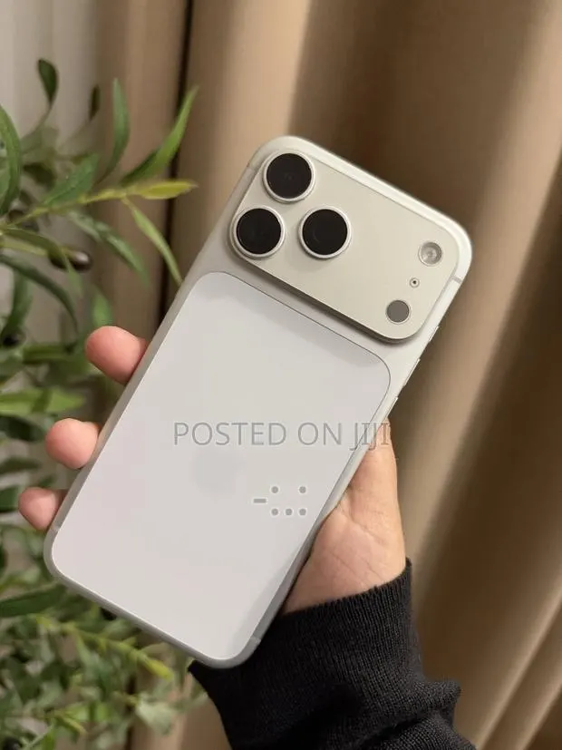Apple iPhone 17 Pro Max 512 GB Silver · Photo 1
