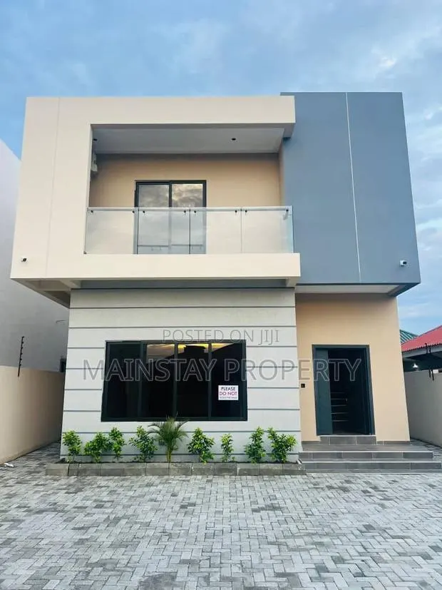 4bdrm House in Lake Side Estate for sale · Photo 1