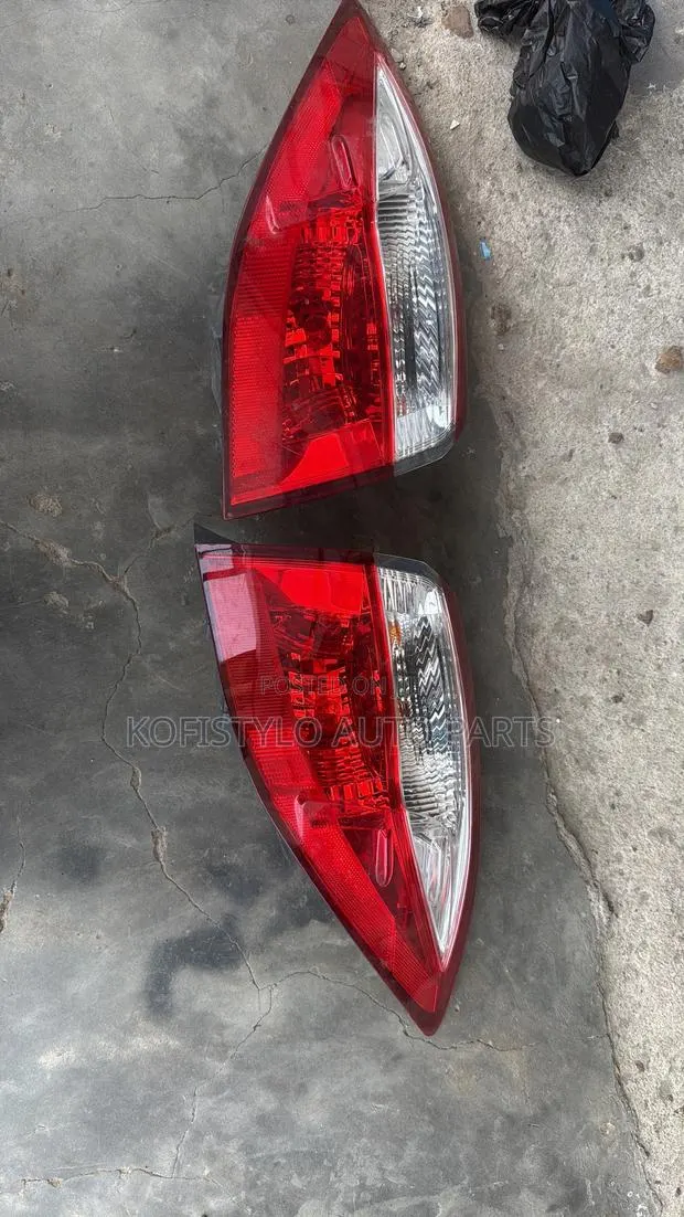 Toyota Corolla 2014 Tail Light · Photo 1