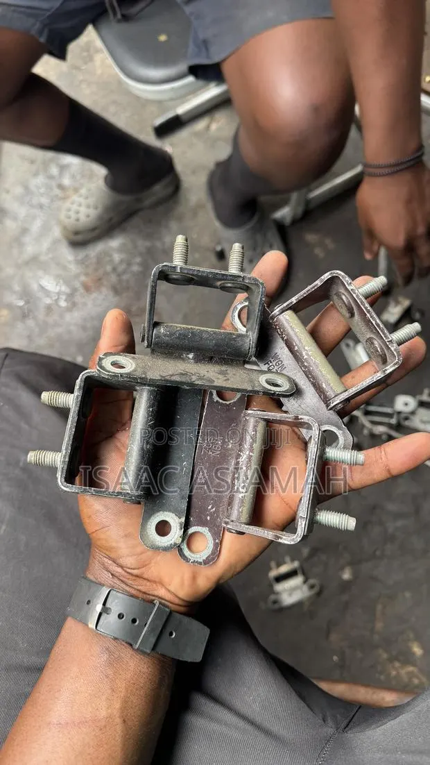 Santafe 2013,2014,2015,2016,2017,2018,2019,2020,2021,2022 Boot Hinge · Photo 1